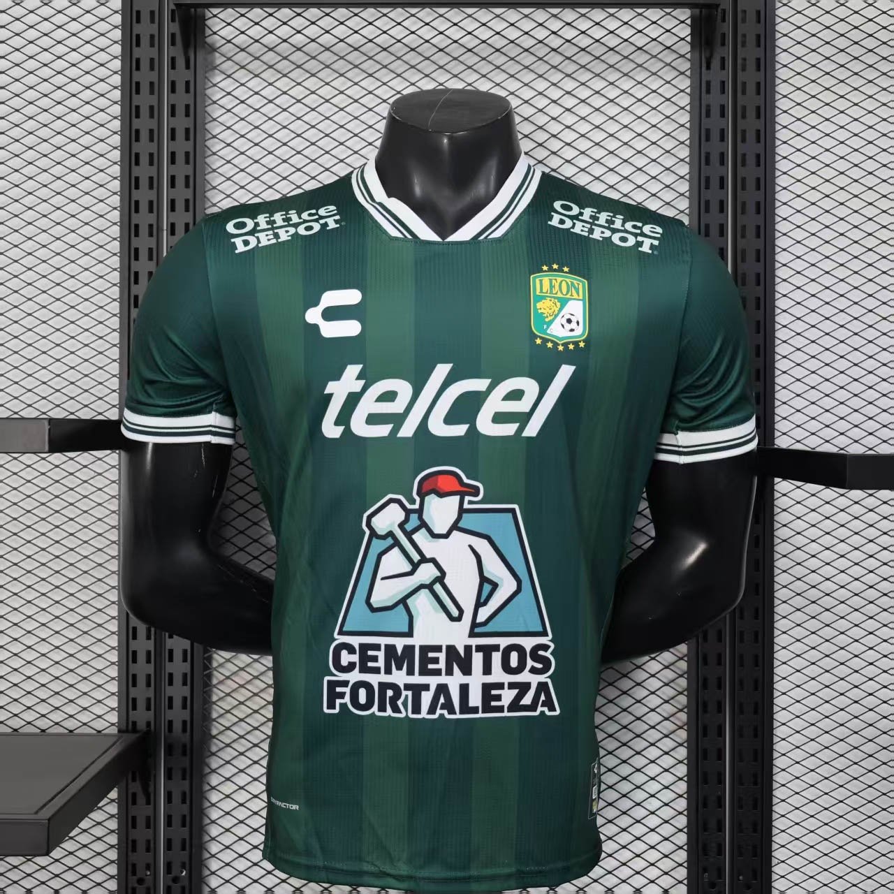 2665742532ee91f1f1f69c88d3303fed 2025/2026 Player Version Leon Home Football Shirt 1:1 Thai Quality - Image 1