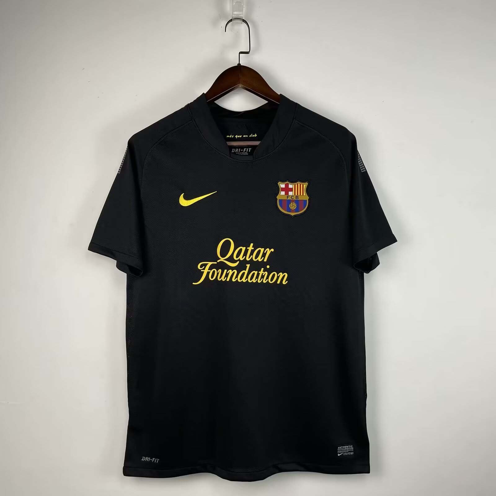5c70c40037a5435334ffd605192c0442 2011/2012 Retro Barcelona Away Football Shirt 1:1 Thai Quality - Image 1