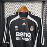 2006/2007 Retro Long Sleeve Real Madrid Away - Image 3