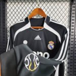 2006/2007 Retro Long Sleeve Real Madrid Away - Image 8