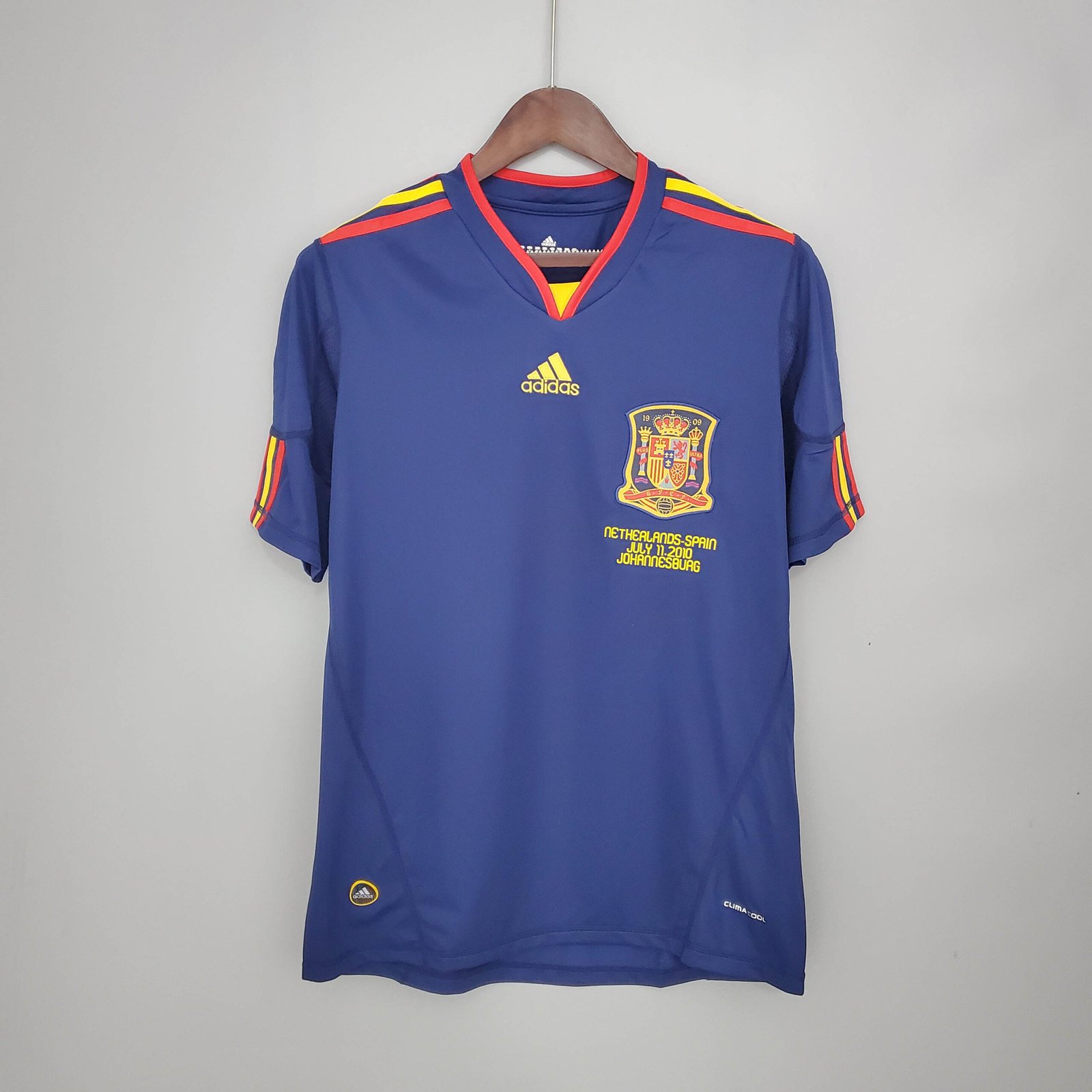 d2418389178fe808b2c7ffcdd2460e73-1 2010 Retro Spain Away Soccer Shirt - Image 1