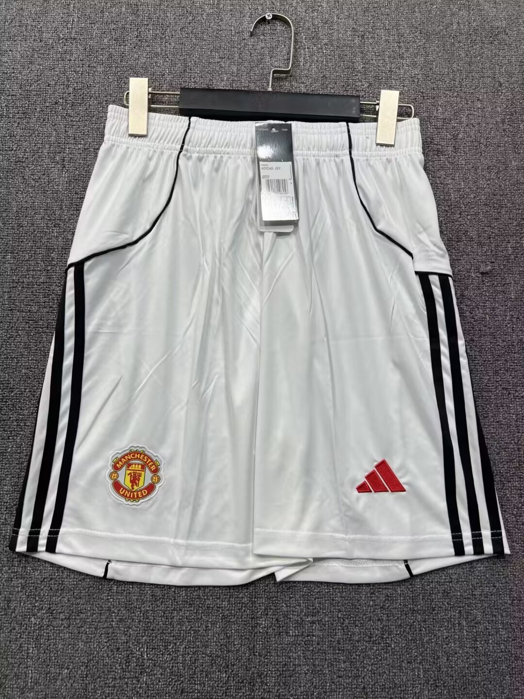 fa318df56739a61a1c8ff61ed0a55828-1 2025/2026 Manchester United Home Shorts White - Image 1