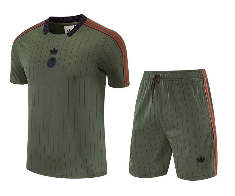 2688A08431EA4B6BB467BF464B15A599 2026-2027 Manchester United Green Soccer uniform - Image 1