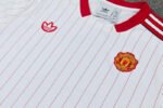2026-27 Retro version Manchester United White  Red Soccer Uniform - Image 4