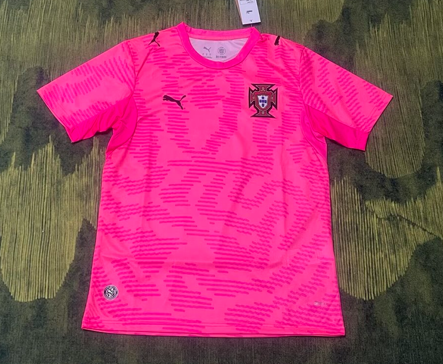 6FB8892B7E49F54211C5CED59CD05A57 2026-2027 Portugal Goalkeeper Pink Soccer Jersey AAA - Image 1