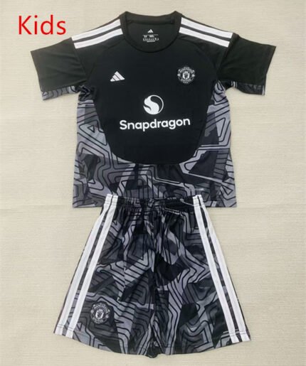 2026-2027 Manchester United Goalkeeper Black kids/youth  Soccer uniform
